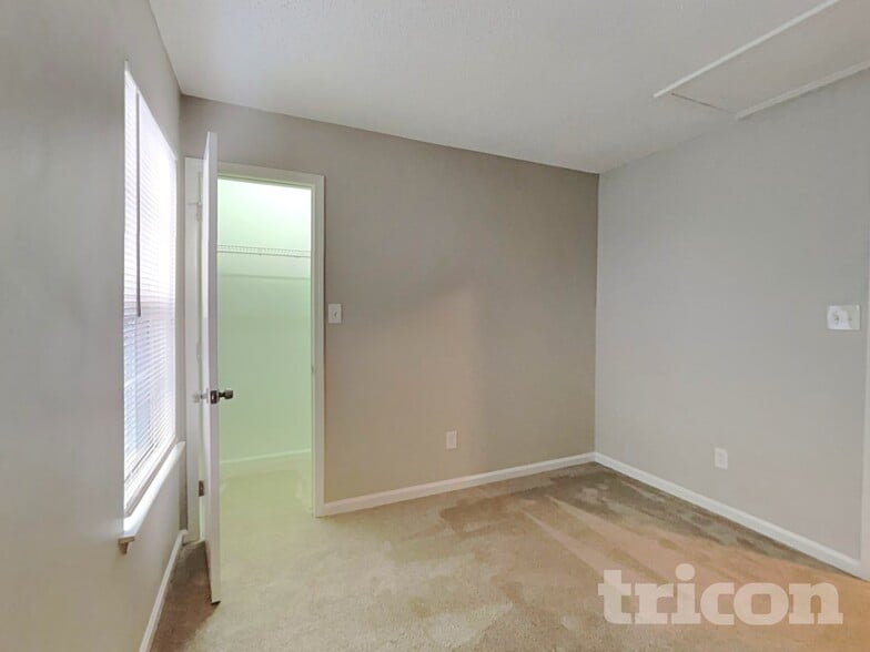 Building Photo - 10419 Battle Ct