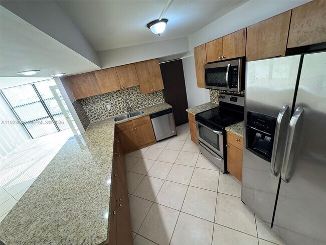 Building Photo - 800 Parkview Dr