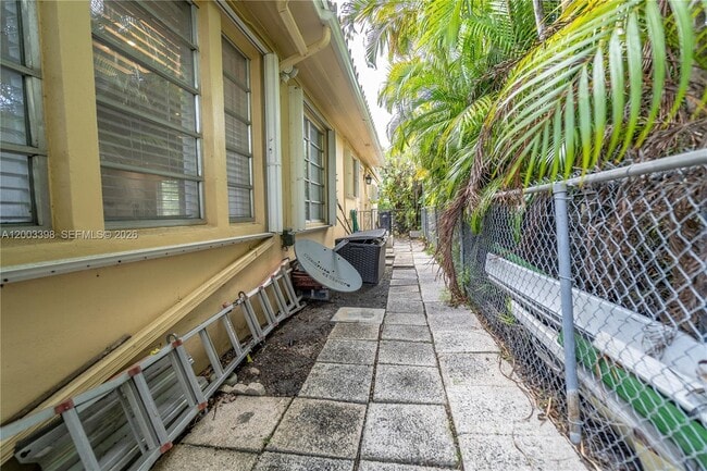 Building Photo - 475 S Shore Dr