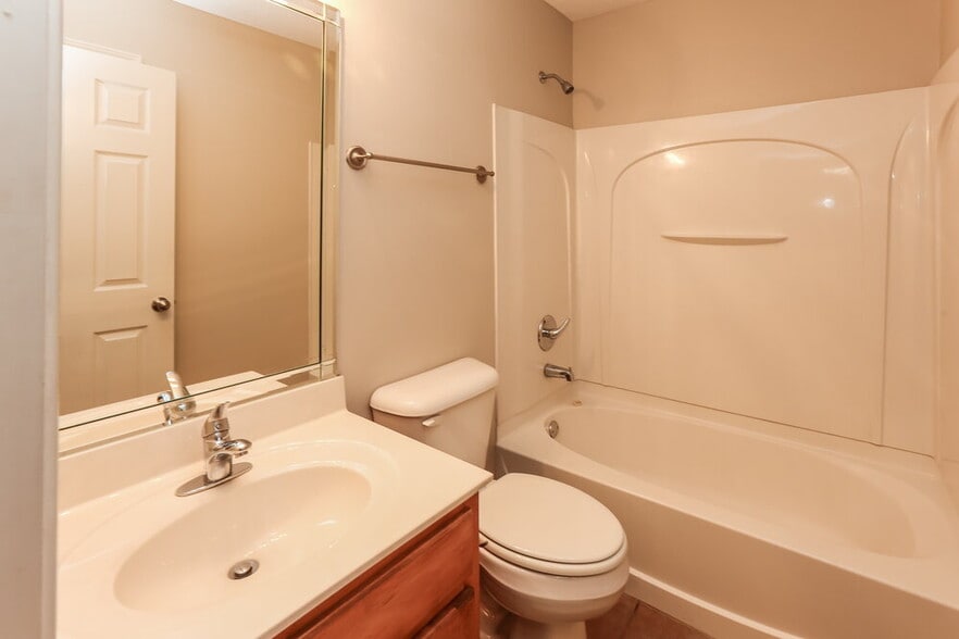 Building Photo - 7182 Crape Myrtle Dr