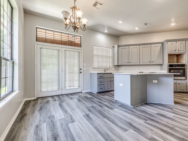 Building Photo - Beautifully remodeled home in Edmond + Edm...
