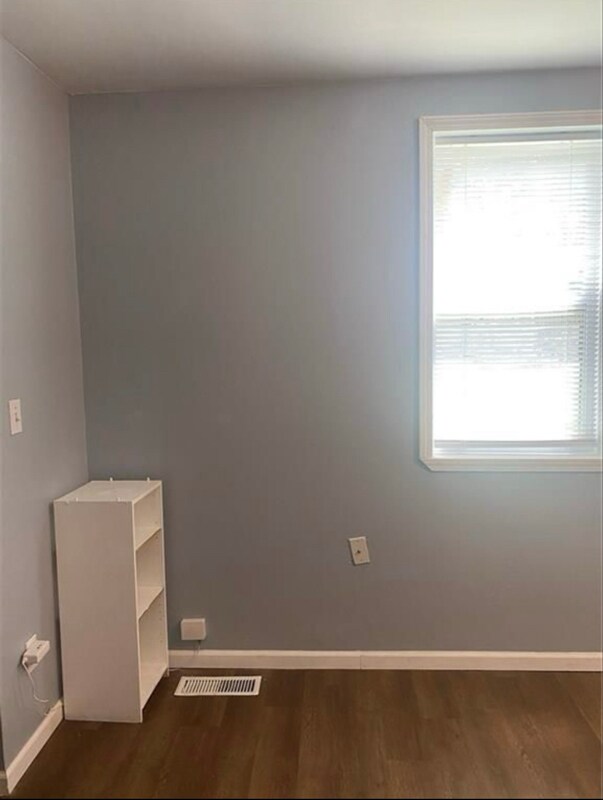 Building Photo - 206 Hillcrest Dr