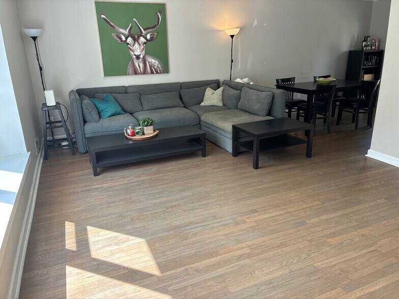 Building Photo - Room in House on Trafalgar Way