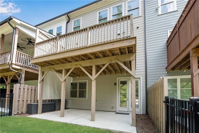 Building Photo - 427 Retreat Ln