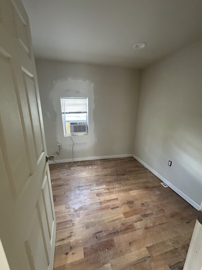 Building Photo - 419 S Morton Ave