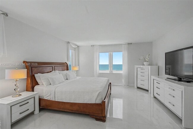 Building Photo - 2301 Collins Ave