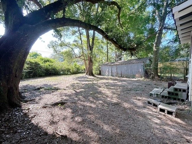 Building Photo - 1 Bedroom Duplex In Capital Heights