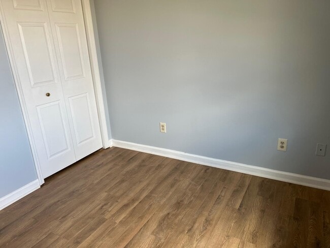 Building Photo - 929 Woodglen Ct