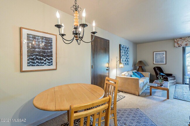 Building Photo - Sharp & Convenient 1 Bed. Condo that Can b...