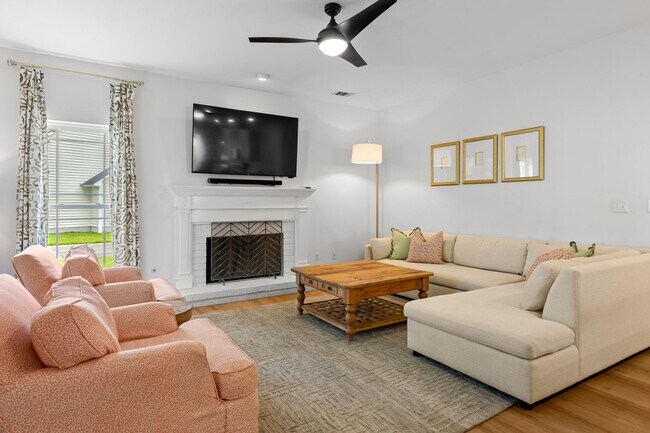 Building Photo - 142 Cherryfield Ln