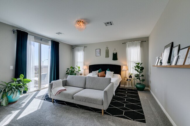 Building Photo - Gated, 4bed + loft with Bedroom and Full bathroom downstairs. Skye Canyon