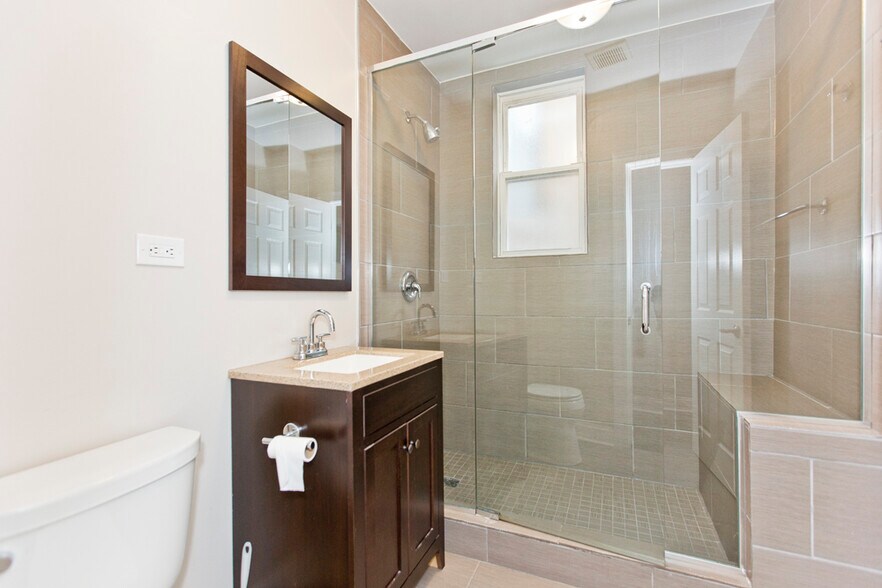 Building Photo - 4849 N Seeley Ave