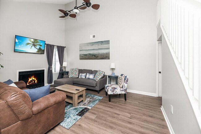 Building Photo - Charming and Spacious Home