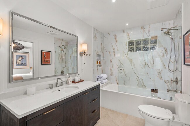 Building Photo - 262 Eastwood Rd