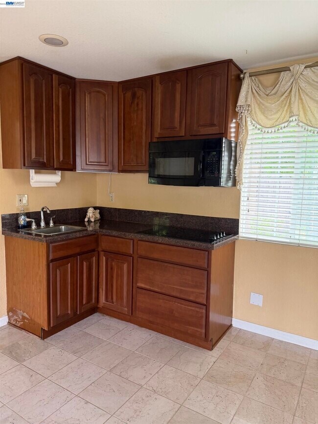 Building Photo - 3885 Aragon Ln