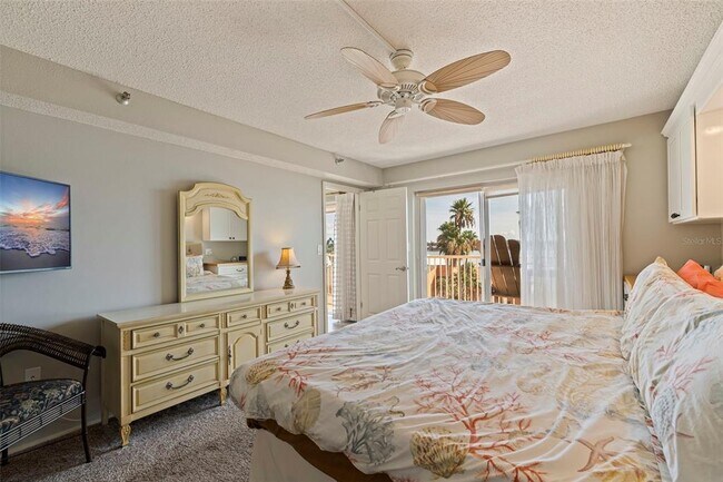Building Photo - 7430 Sunshine Skyway Ln S