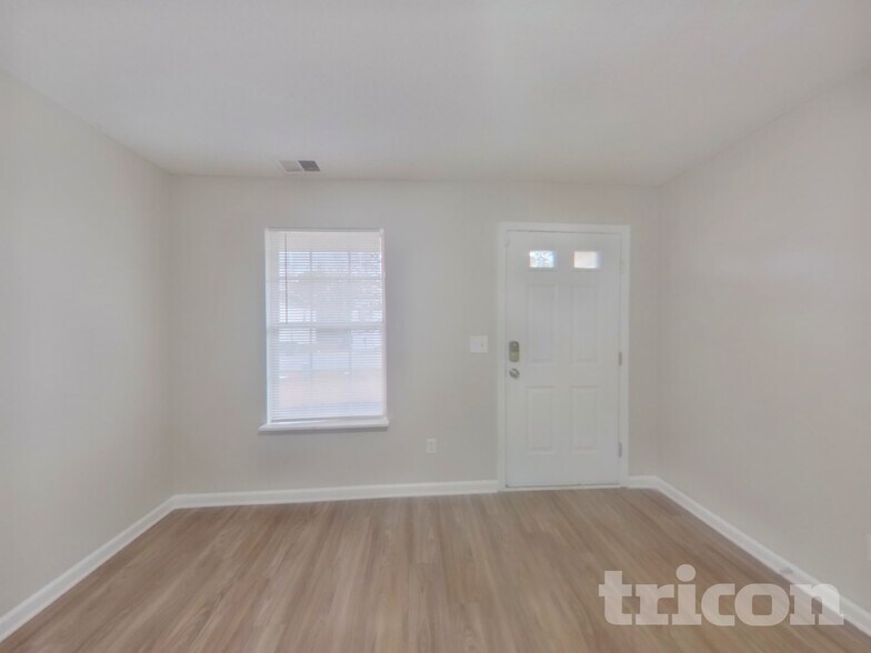 Building Photo - 176 Cottage Lake Way