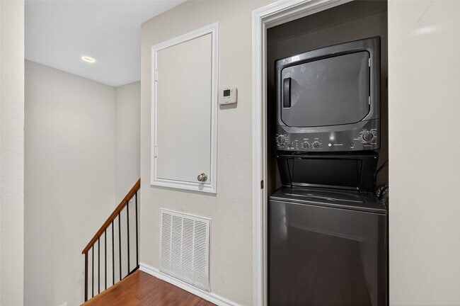 Building Photo - 1103 Dulles Ave