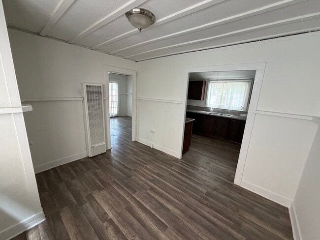 Building Photo - 444 N Catalina Ave