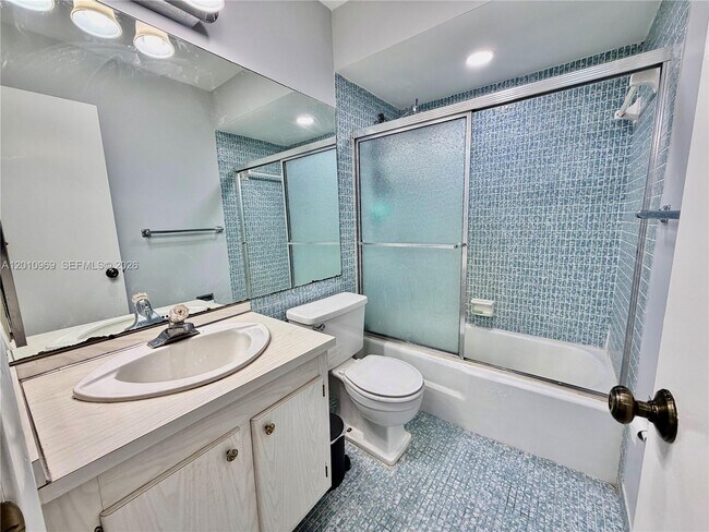 Building Photo - 2461 SW 82nd Ave