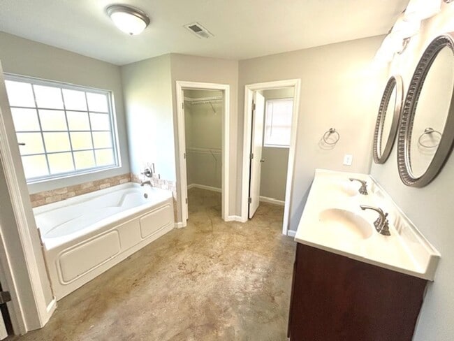 Building Photo - 1523 Jordan Rd