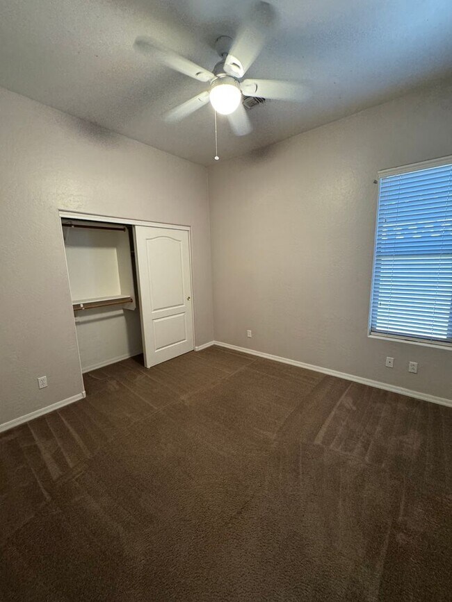 Building Photo - ***1st month's rent 1/2 off** 4BD / 3BA Chandler Home for Rent!