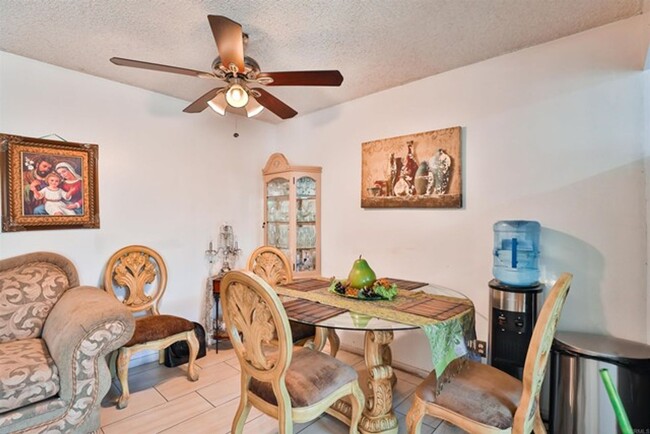 Building Photo - Lovely 3 Bedroom Townhome in Chula Vista!