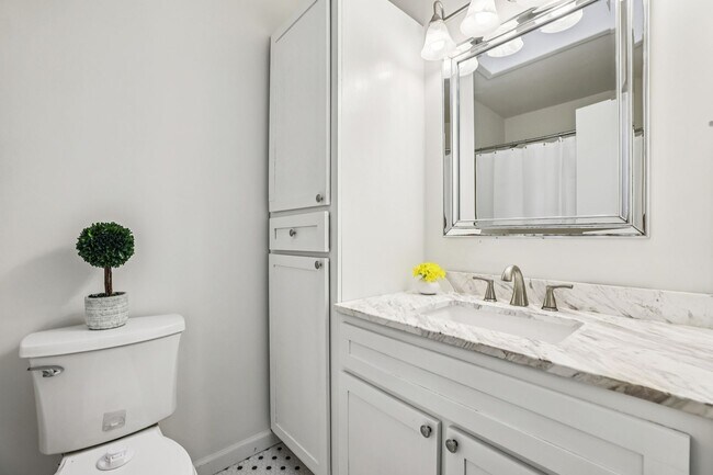 Building Photo - Charming Ranch Style Home With Spacious Basement in Brookhaven