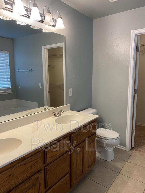 Building Photo - 18101 Viento Dr