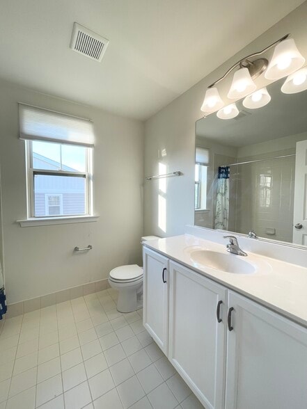 Building Photo - 332 Redbud Ln