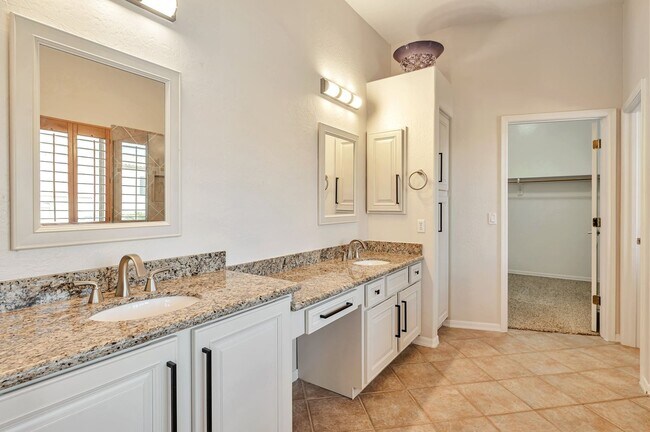 Building Photo - Stunning Mountain Views! Four Bed Home In East Scottsdale!