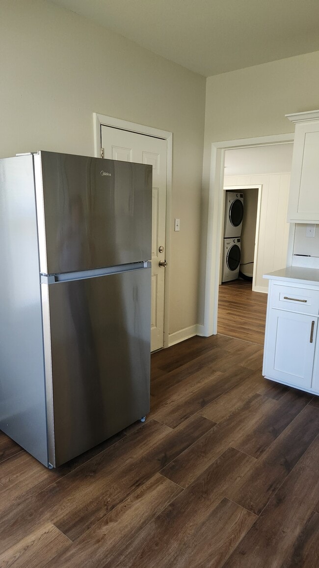 Building Photo - 1600 Frey Ave