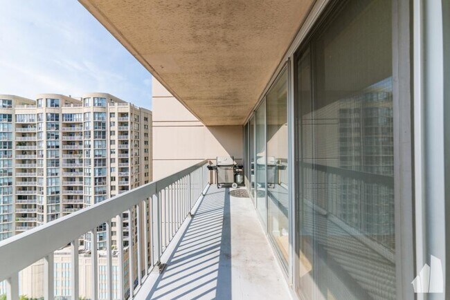 Building Photo - 2 bedroom in Chicago IL 60654
