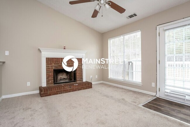 Building Photo - 3 Bedroom Pet-Friendly Home in Riverdale, GA with Main Street Renewal