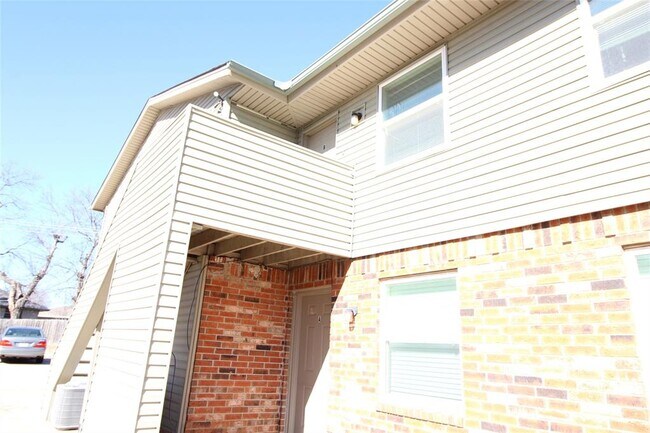 Building Photo - 304 Chalmette Dr