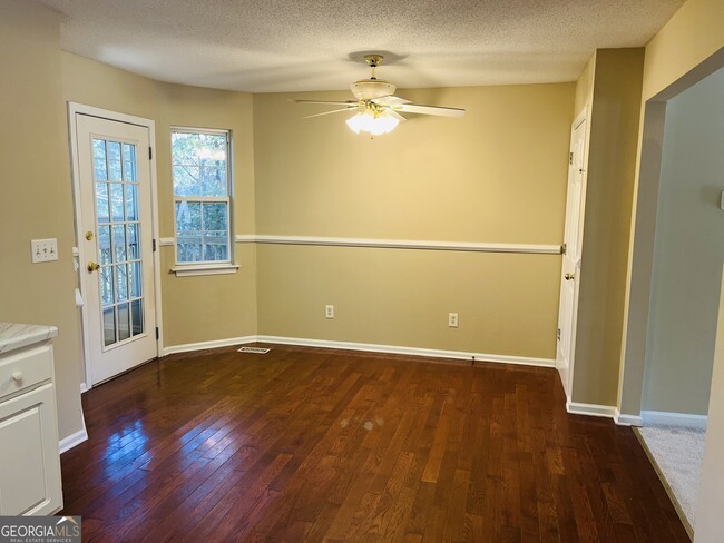 Building Photo - 129 Lost Lake Dr