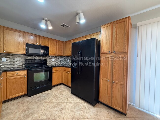 Building Photo - 22621 W Yavapai St