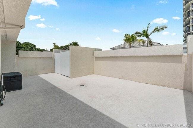 Building Photo - 3966 N Ocean Dr