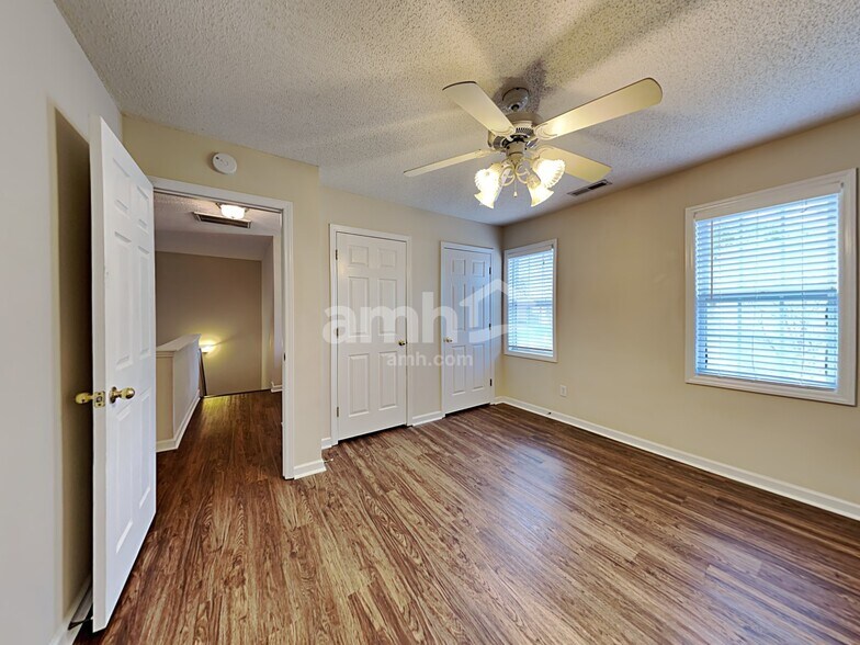 Building Photo - 2417 Appalachian Dr