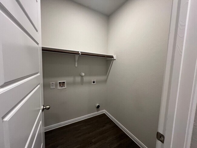 Building Photo - Luxury 3/2 Duplex in Seguin, Texas