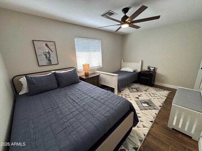 Building Photo - 2041 E Marquette Dr