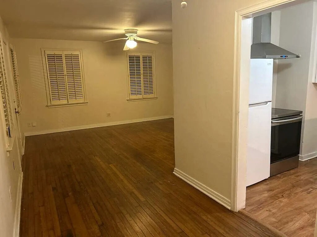 Building Photo - 2652 Merwyn Rd