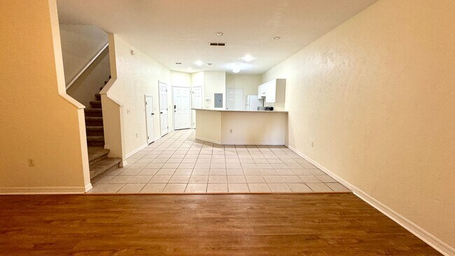 Building Photo - The Greens 2BR Townhome with garage!