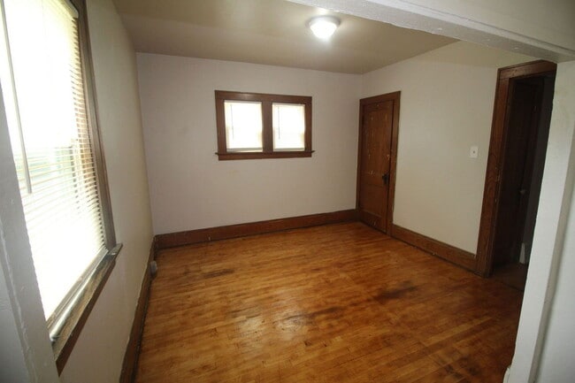 Building Photo - 3215 W Auer Ave