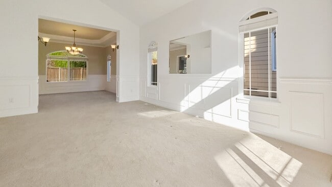 Building Photo - Spacious Updated 4 Bedroom Home with 3 Car Garage