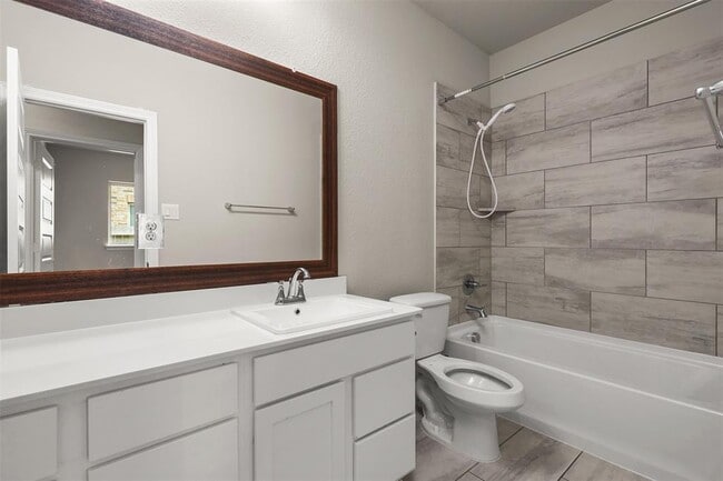 Building Photo - 2410 Table Rock Ct