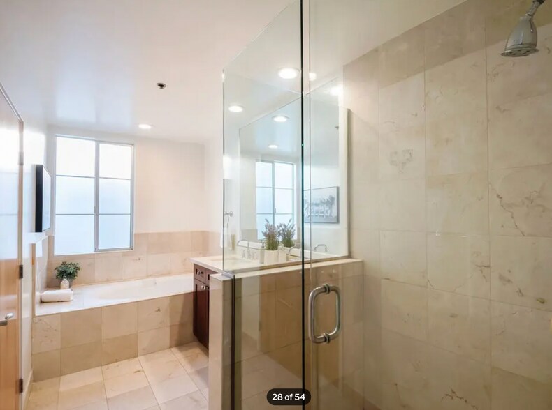 Building Photo - 5400 Playa Vista Dr