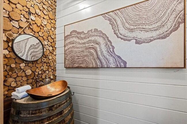 Building Photo - 208 Tunnel Ridge Dr