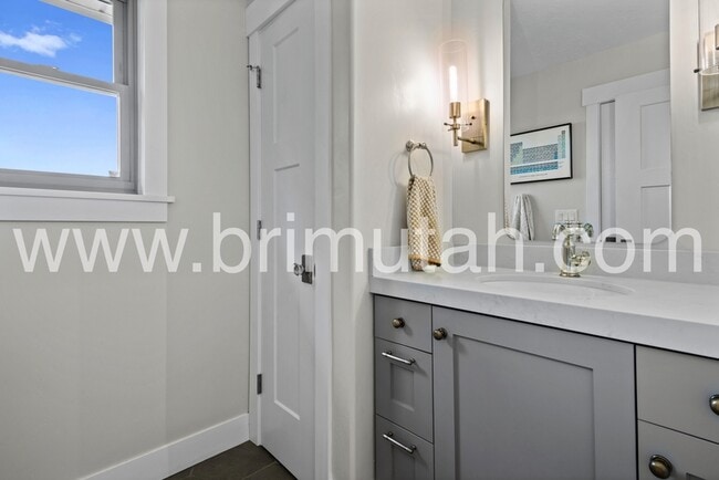 Building Photo - 772 E 2075 S