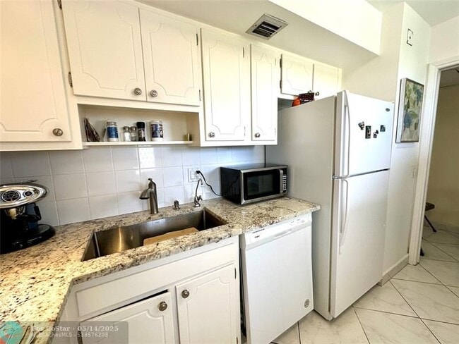 Building Photo - 2671 S Course Dr